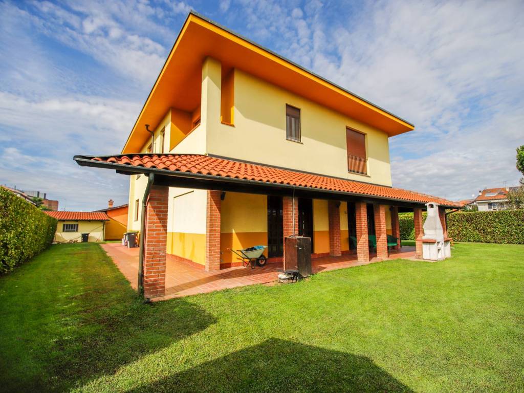 Villa a Montanaro in Via Domenico Bevilacqua, 23 - Foto 2