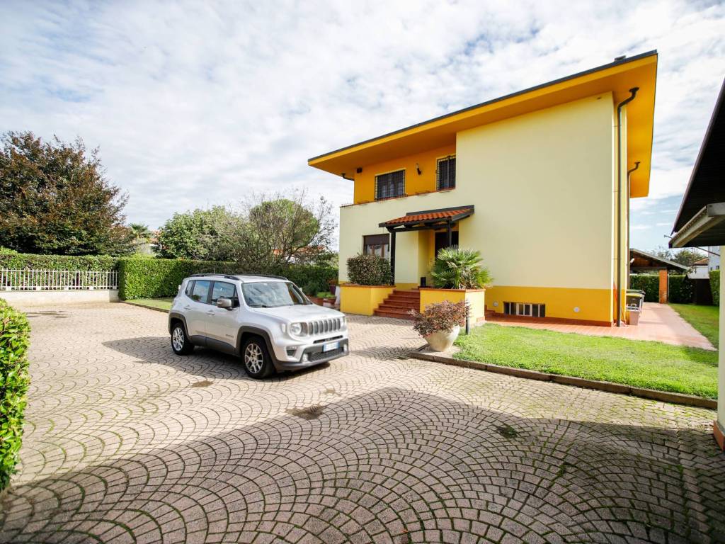 Villa a Montanaro in Via Domenico Bevilacqua, 23 - Foto 4