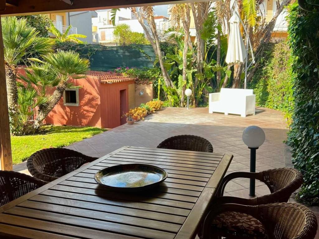 Villa a Giardini-naxos in Viale Jannuzzo, 28 - Foto 2