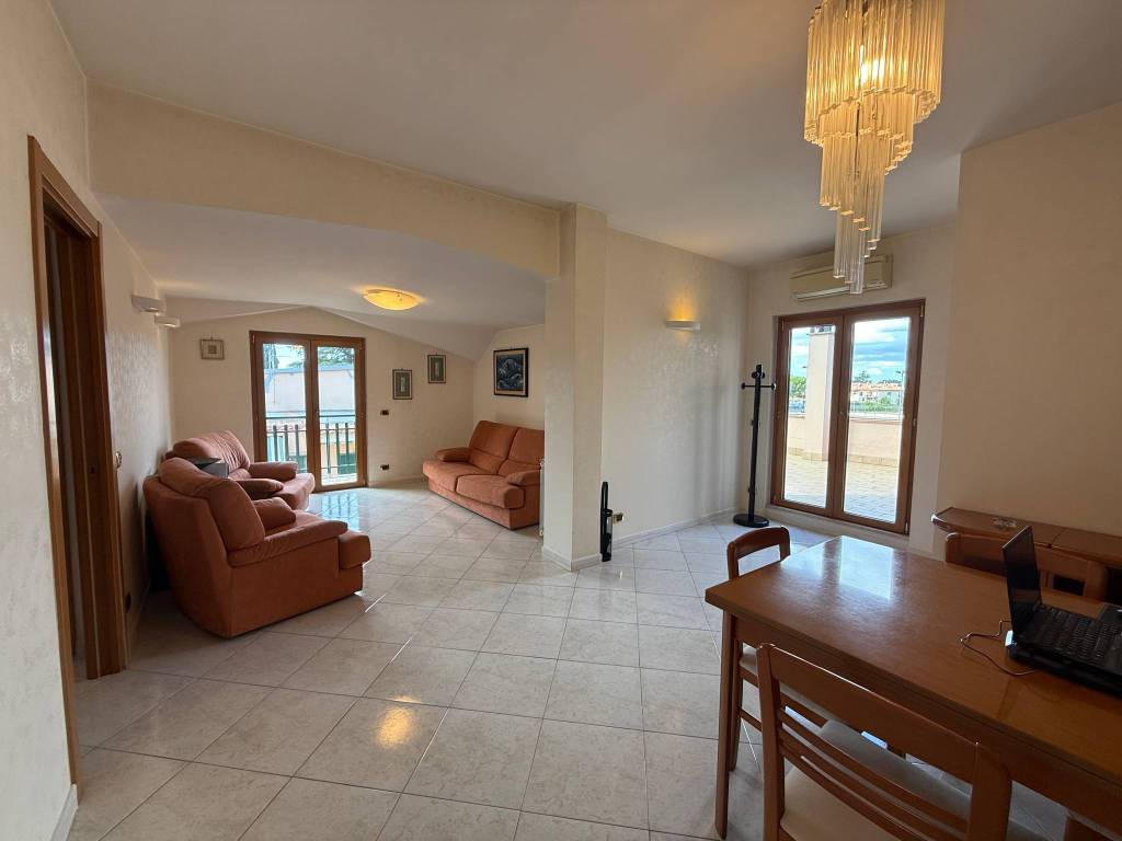 Villa a Ciampino in Via Cagliari - Foto 5