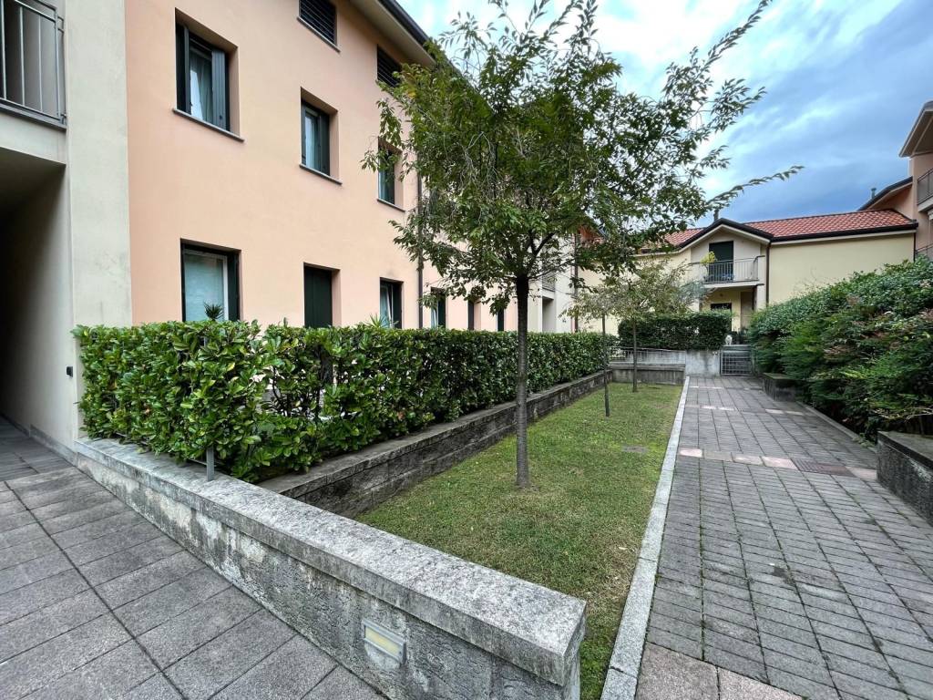 Appartamento a Malgrate in Via Alessandro Manzoni, 19 - Foto 4