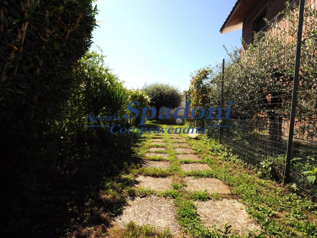Villetta a schiera a Ponte buggianese in Via Alessandro Manzoni - Foto 5