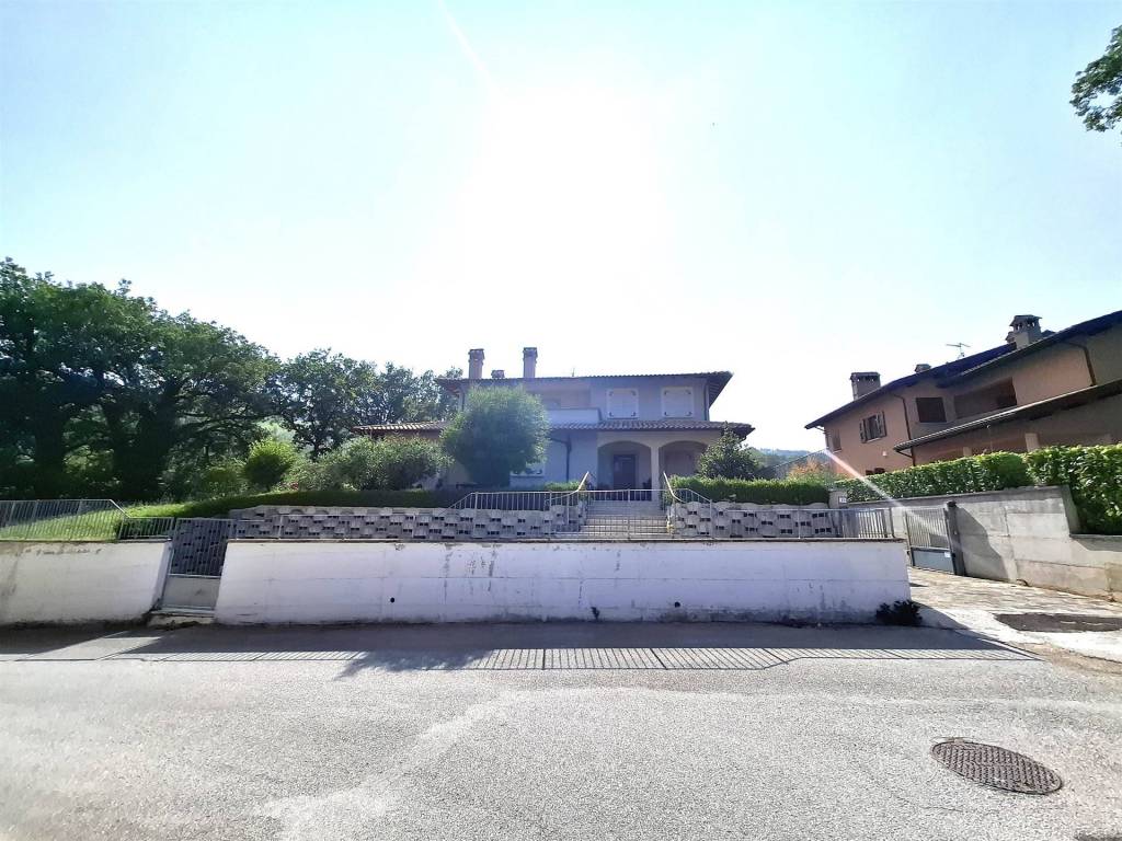 Villa a Nocera umbra in Fraz. Isola, 19 - Foto 2