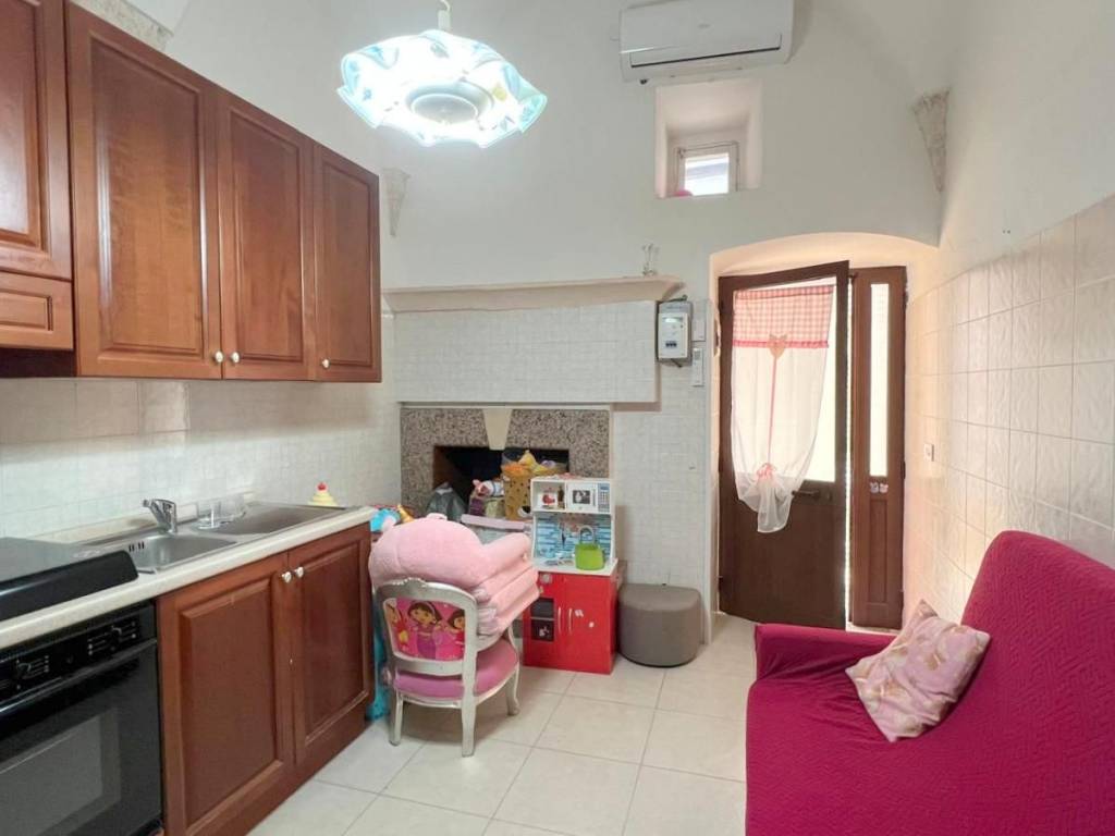 Casa indipendente a Ceglie messapica in Via Cesare Battisti - Foto 4