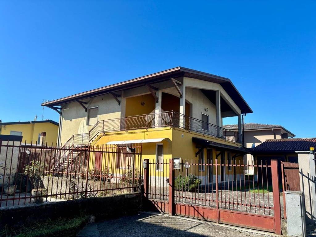 Villa a Caravaggio in Via Cesare Battisti, 23 - Foto 2