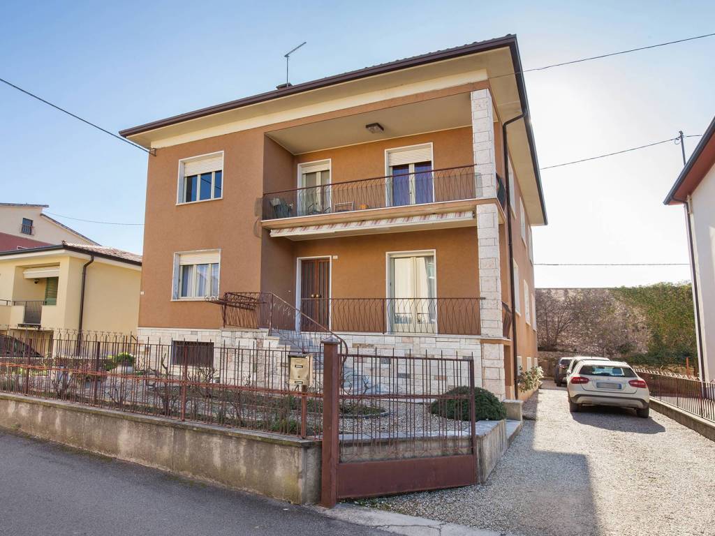 Villa a Bardolino in Via Francesco Petrarca - Foto 3