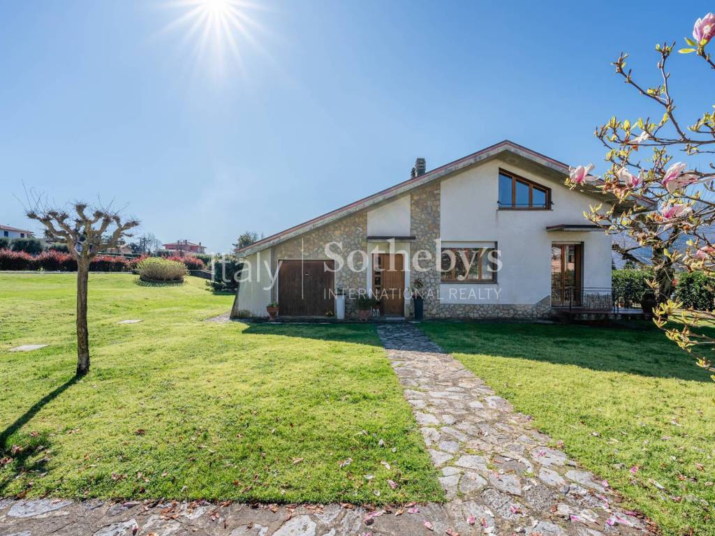 Villa a Barga in Via Pietro Groppi - Foto 2