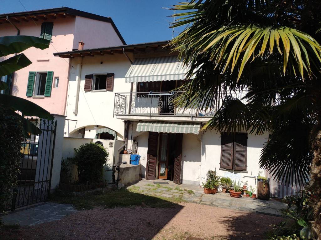 Appartamento a Besozzo in Via Luigi Roncari, 12 - Foto 4