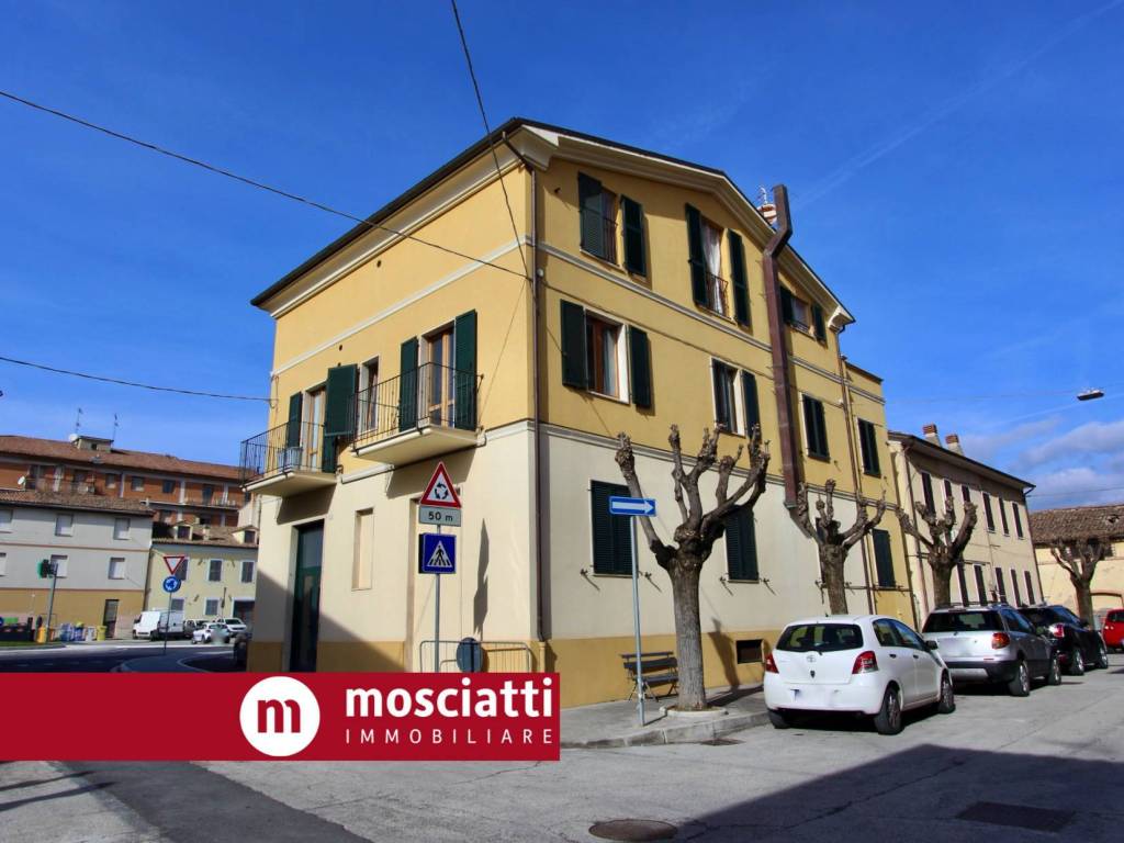 Casa indipendente a Castelraimondo in Piazza XXIV Maggio - Foto 2
