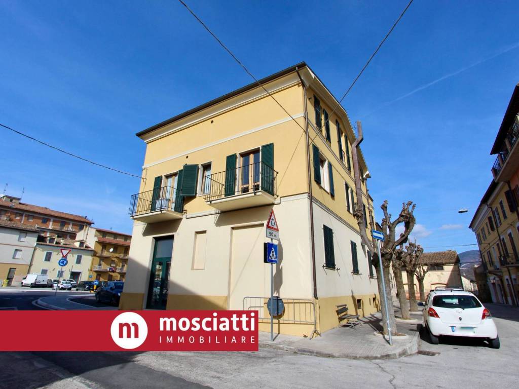 Casa indipendente a Castelraimondo in Piazza XXIV Maggio - Foto 3