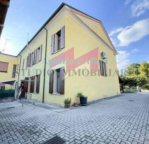 Villa a Castelmassa in Via San Martino 46 - Foto 2