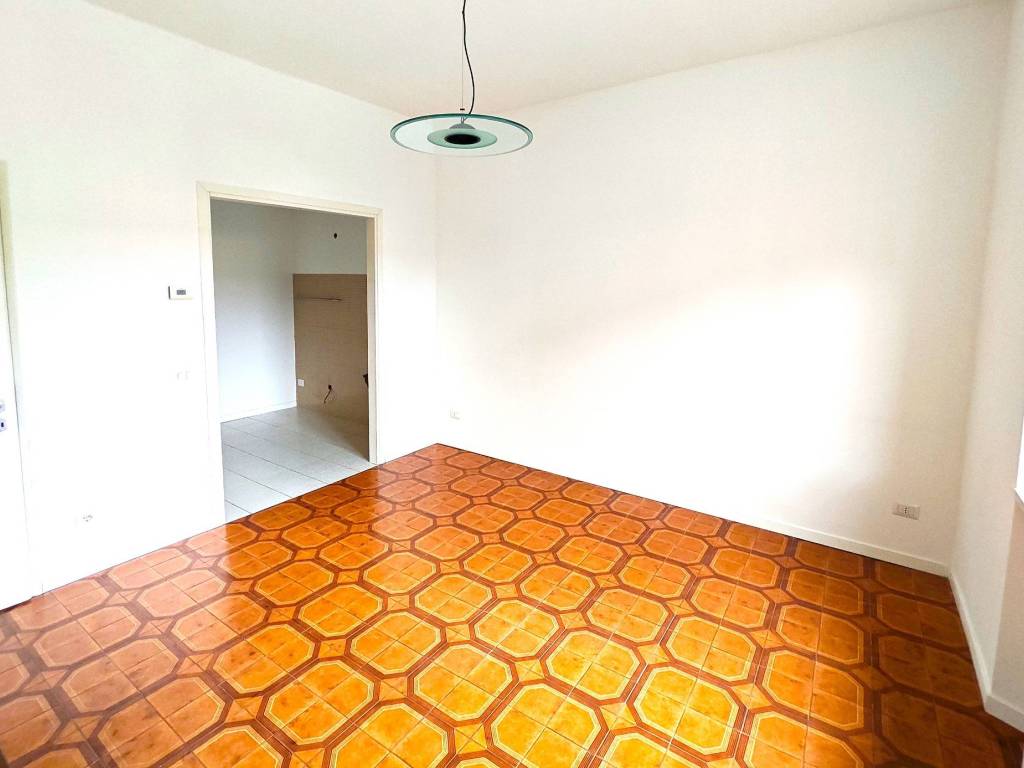Appartamento a Cantù in Via Sante Duzioni - Foto 3