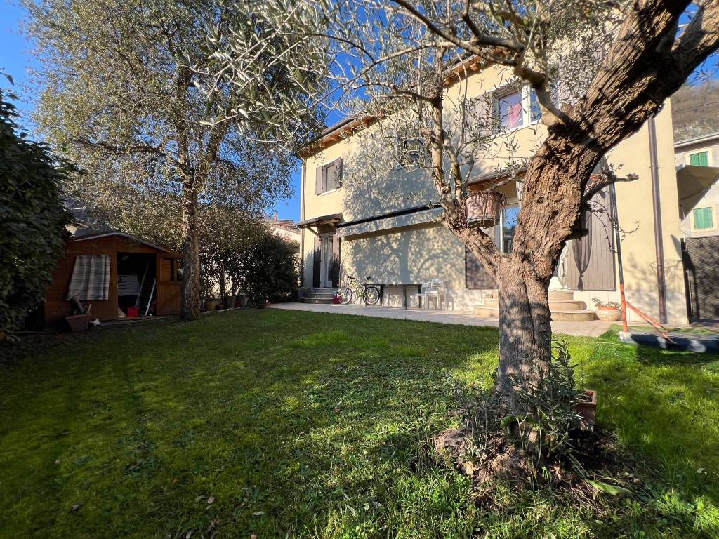 Villa a Grezzana in Via Cesare Betteloni, 63 - Foto 2