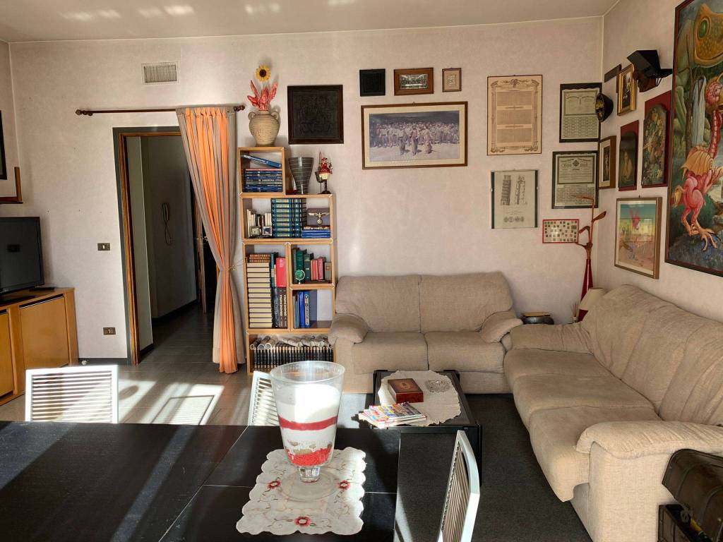 Appartamento a Alice castello in Piazza Fratelli Savio, 3 - Foto 2