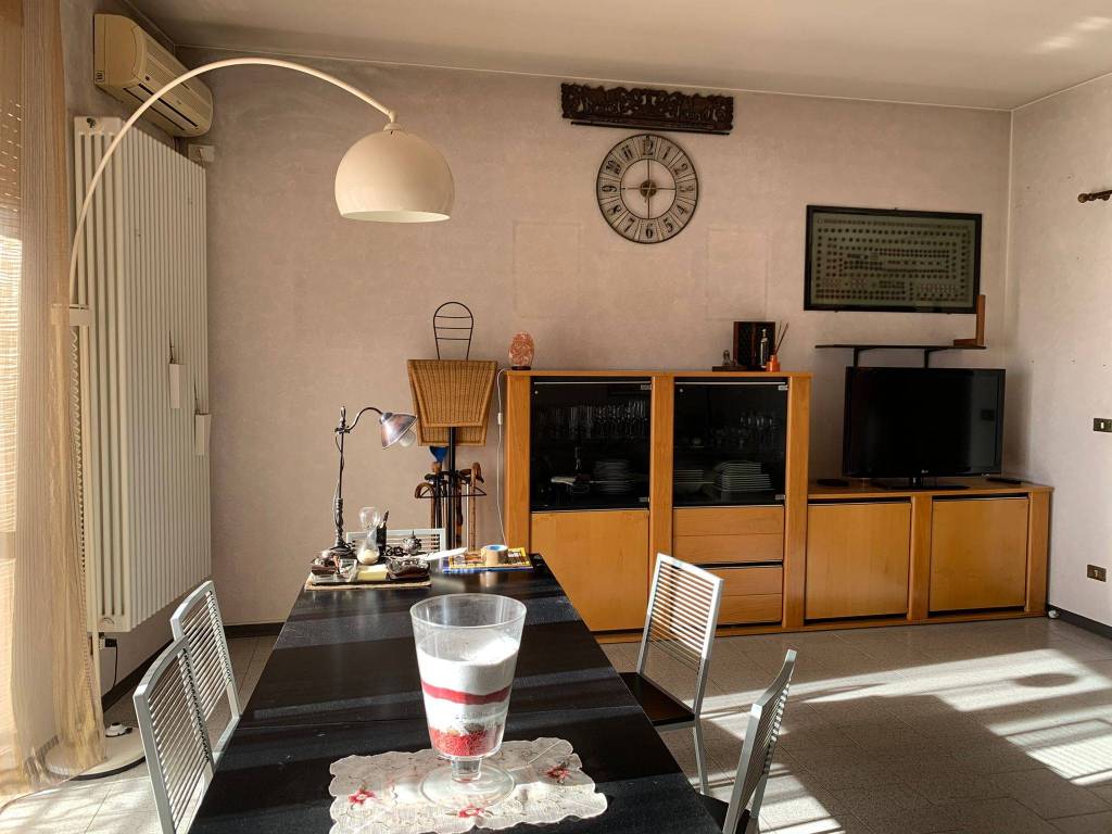 Appartamento a Alice castello in Piazza Fratelli Savio, 3 - Foto 3