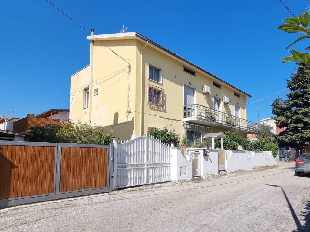 Appartamento a Pescara in Via Sella di Corno, 43 - Foto 3