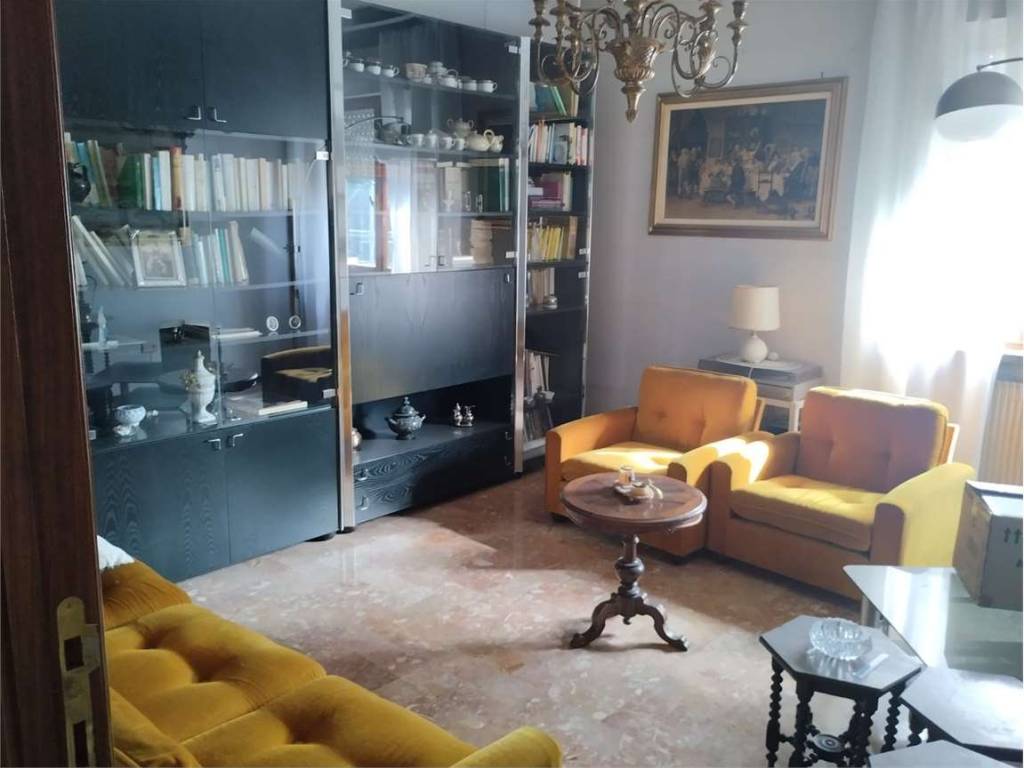 Appartamento a Tolentino in piazza dell'unità, 21 - Foto 2