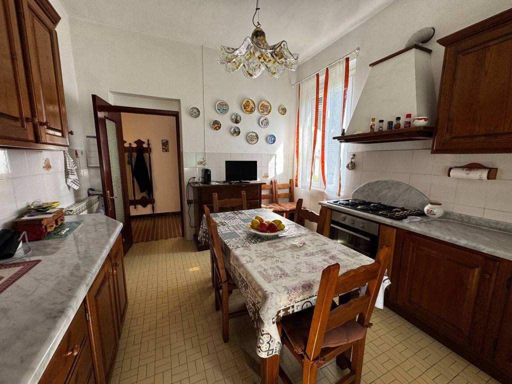 Villa a Follo in Via Brigate Partigiane, 2 - Foto 4