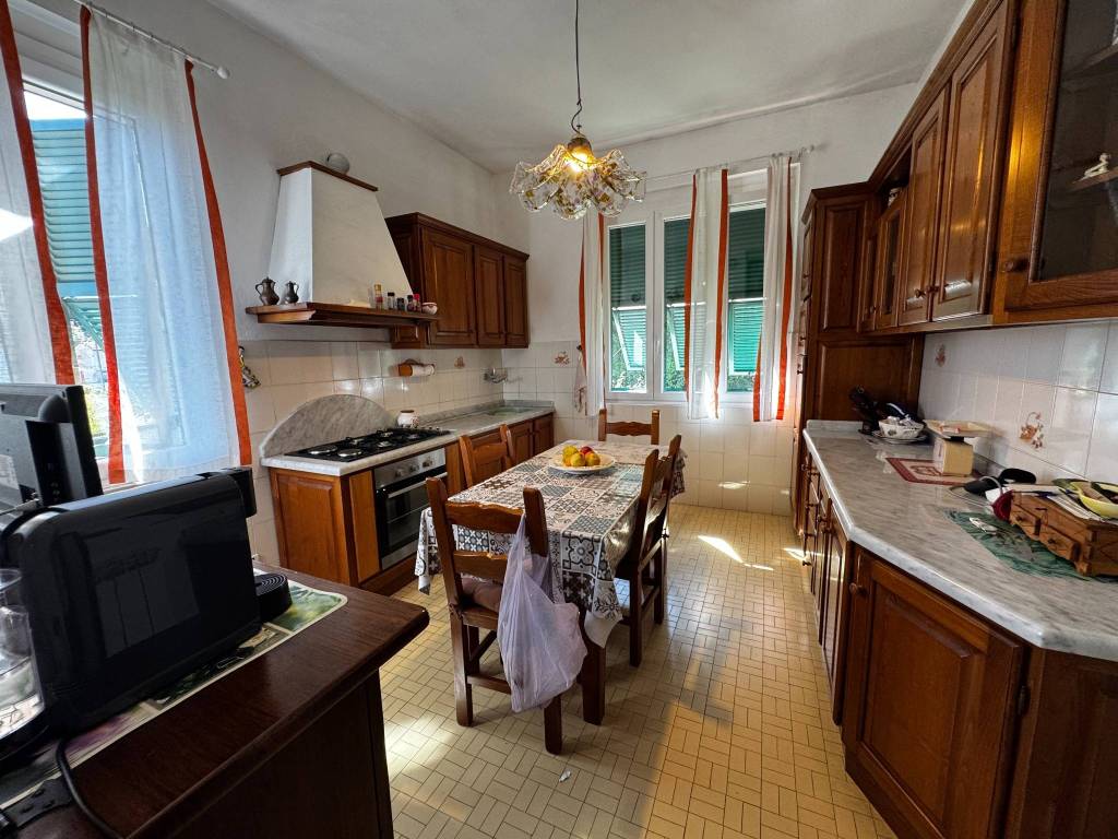 Villa a Follo in Via Brigate Partigiane, 2 - Foto 5