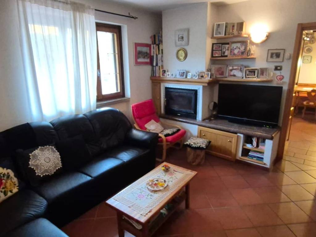 Casa indipendente a Viggiù in Via delle Torbiere, 18 - Foto 2