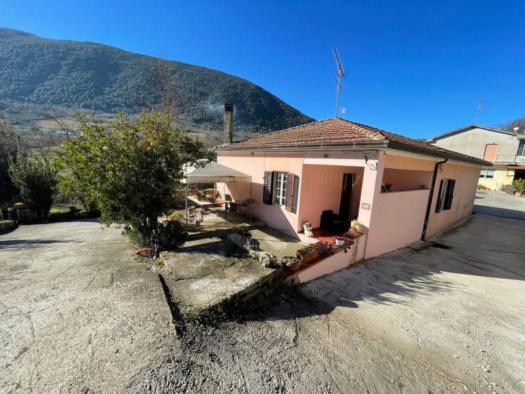 Villa a Ceccano in Via Giacomo Matteotti, 353 - Foto 2