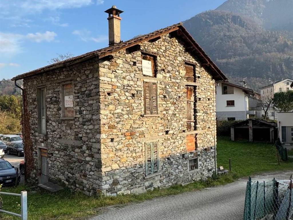Casa indipendente a Chiavenna in Viale Maloggia, 38 - Foto 3