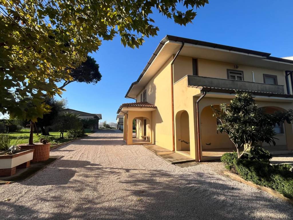 Casa indipendente a Terracina in Strada Migliara 56, 68 - Foto 2