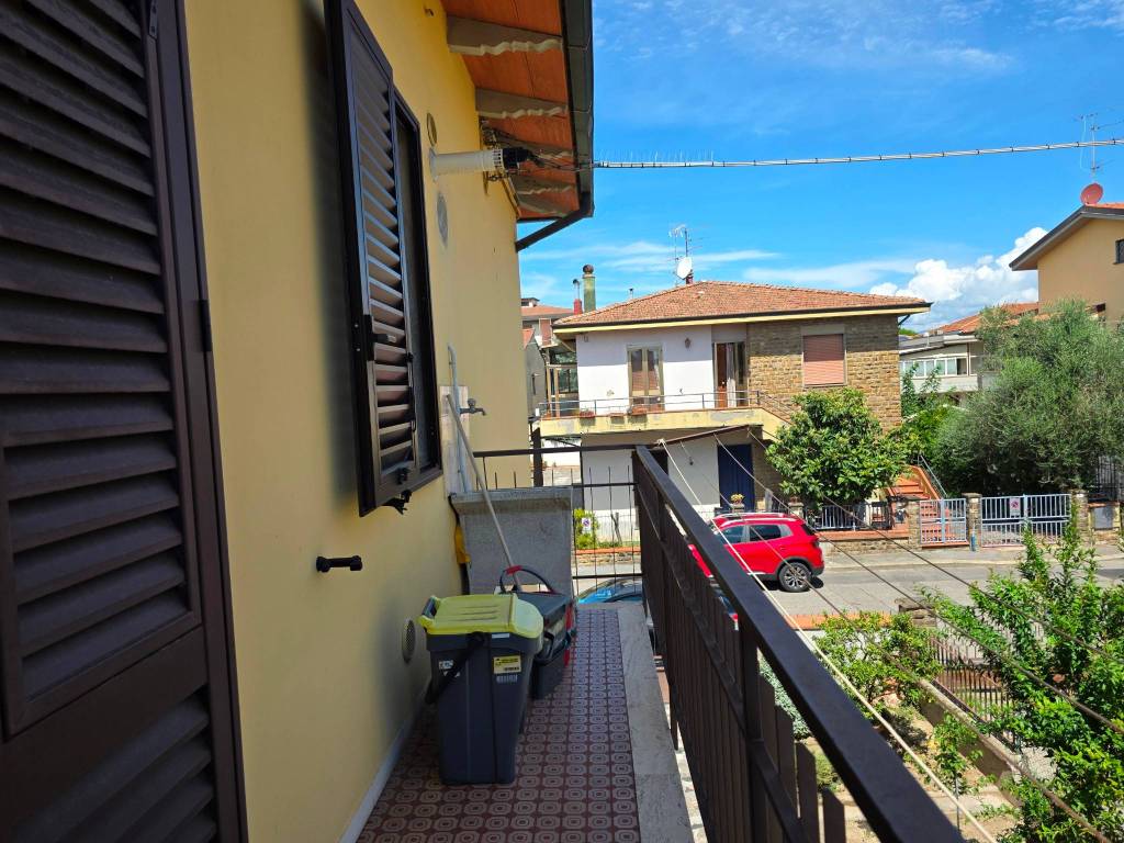 Appartamento a Campi bisenzio in Via Enrico Poggi - Foto 2