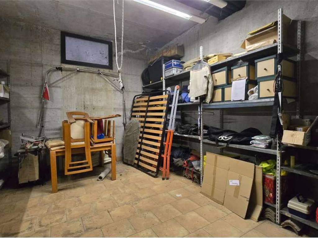 Box / garage a Sesto calende in Via del Nocciolino - Foto 2