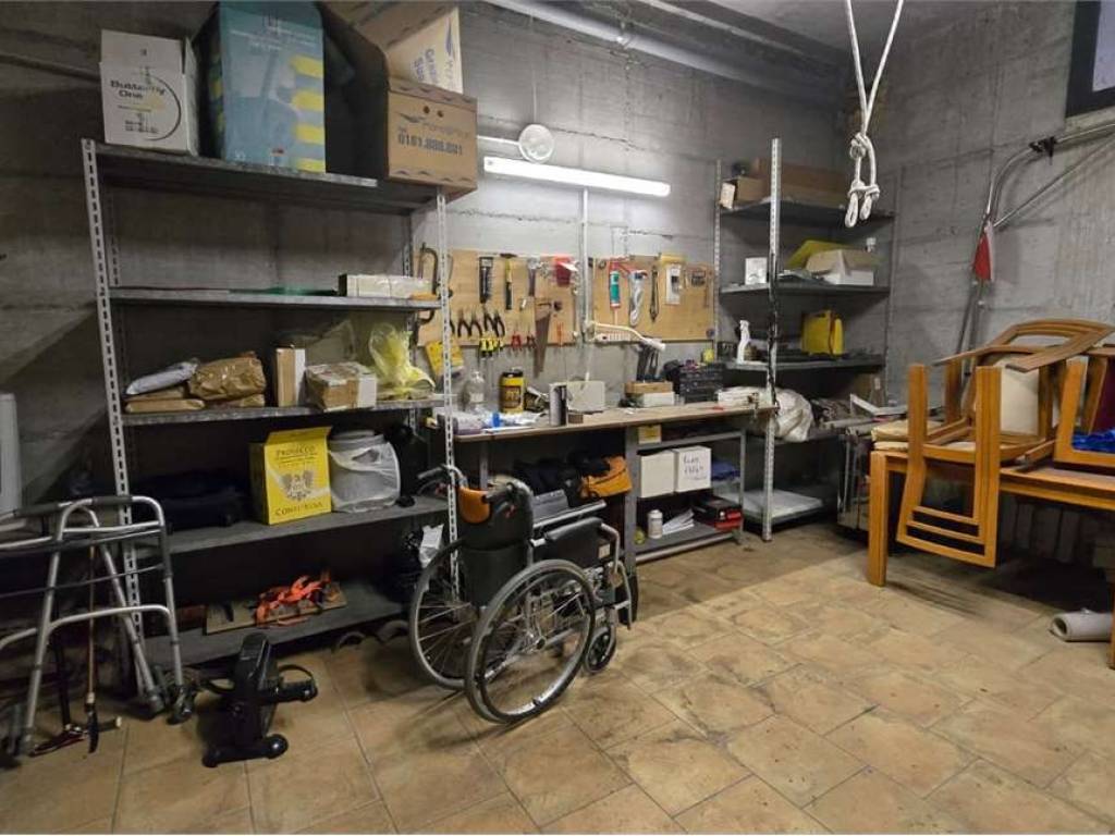 Box / garage a Sesto calende in Via del Nocciolino - Foto 4