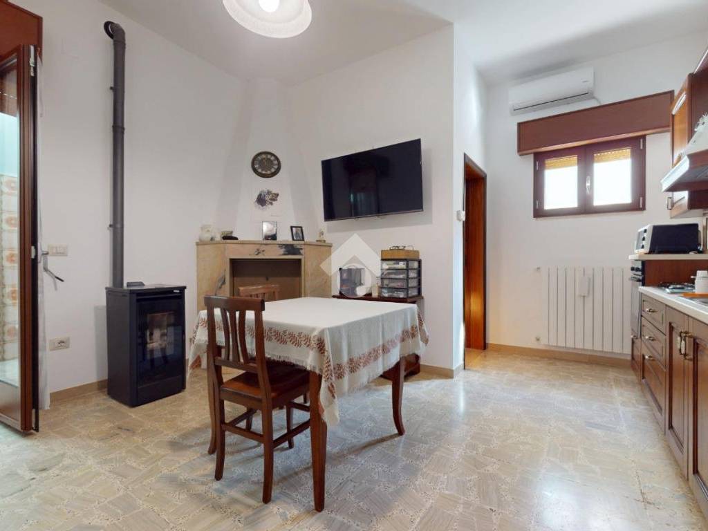 Casa indipendente a Francavilla fontana in Via Cesare Battisti - Foto 2