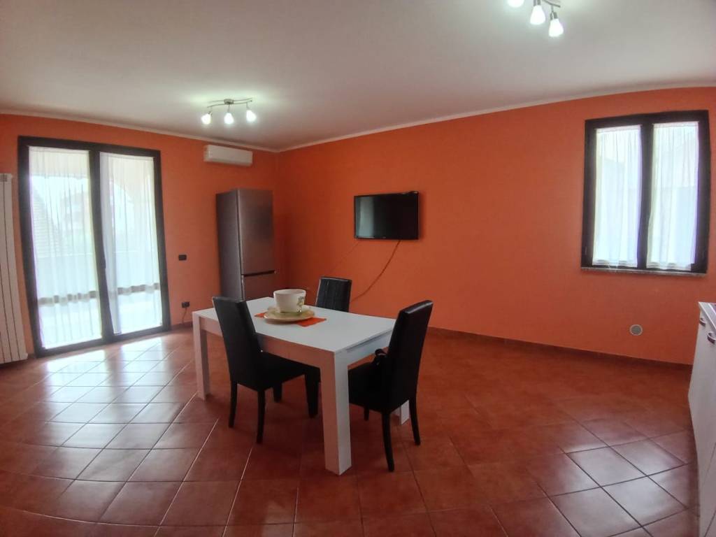 Appartamento a Trecate in Via Verra - Foto 4