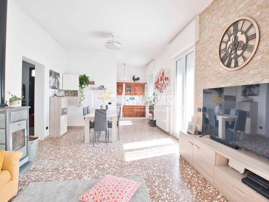 Villa a Galliate in Via Edmondo de Amicis - Foto 3