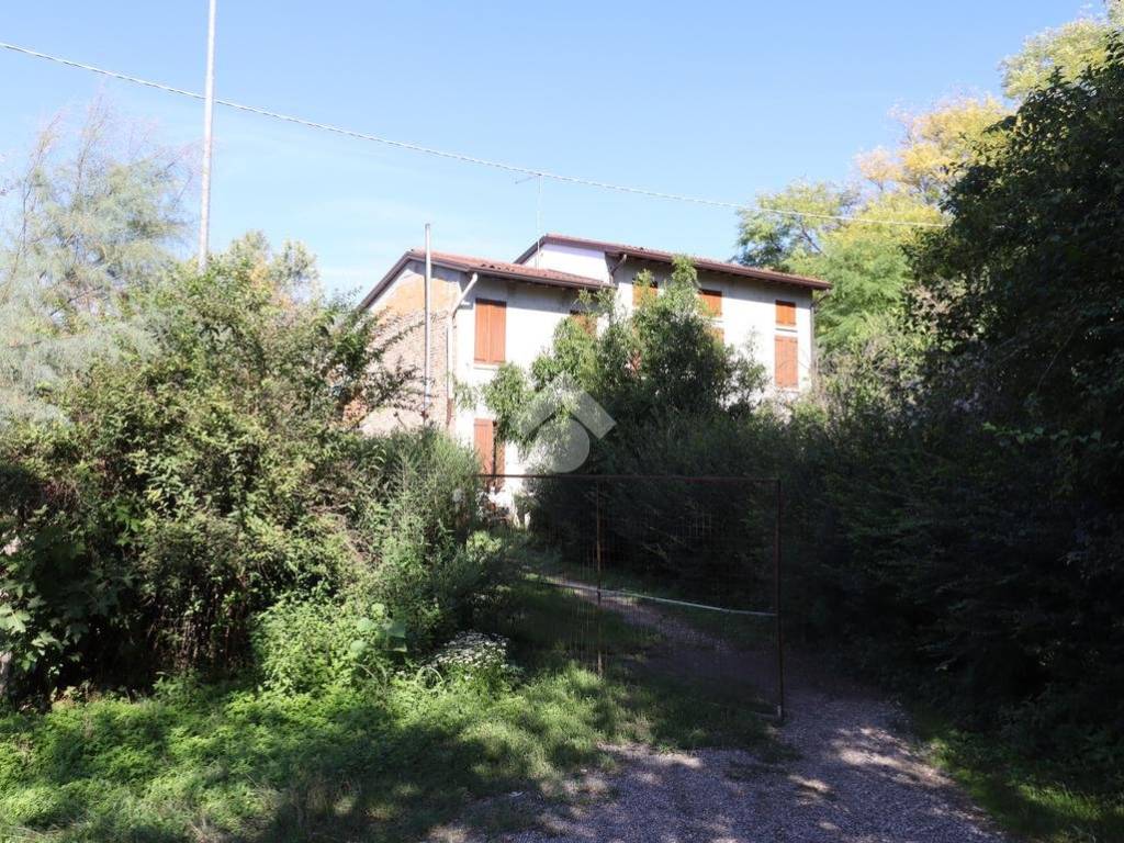 Casa indipendente a Roncoferraro in Via mincio, 1 - Foto 2