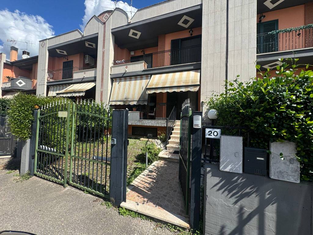 Villetta a schiera a Cisterna di latina in Via Mediana per Cisterna, 19 - Foto 2