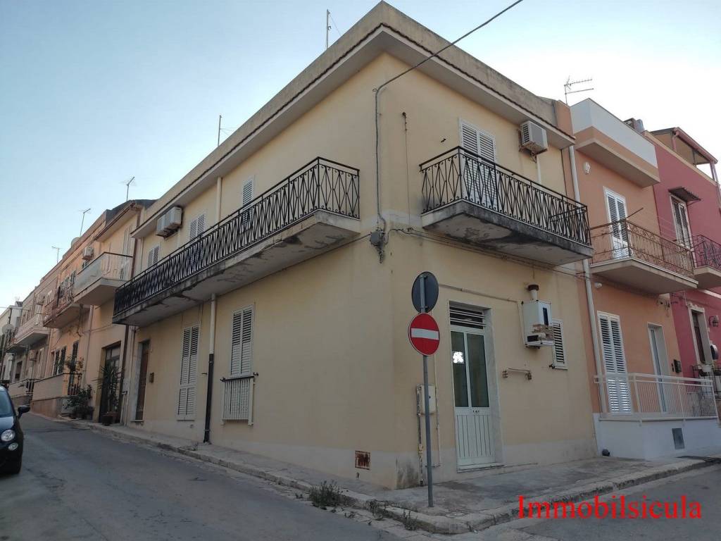 Casa indipendente a Ispica in Via Olivio Sozzi - Foto 4