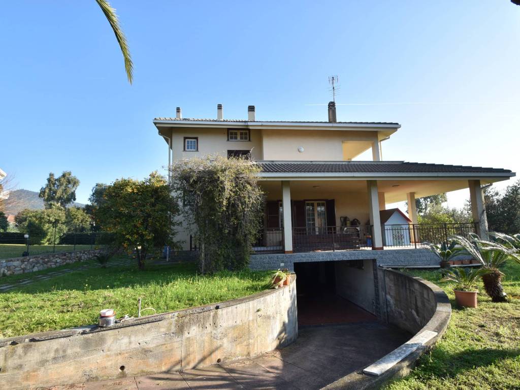 Villa a Loano in Via dei Gazzi - Foto 2