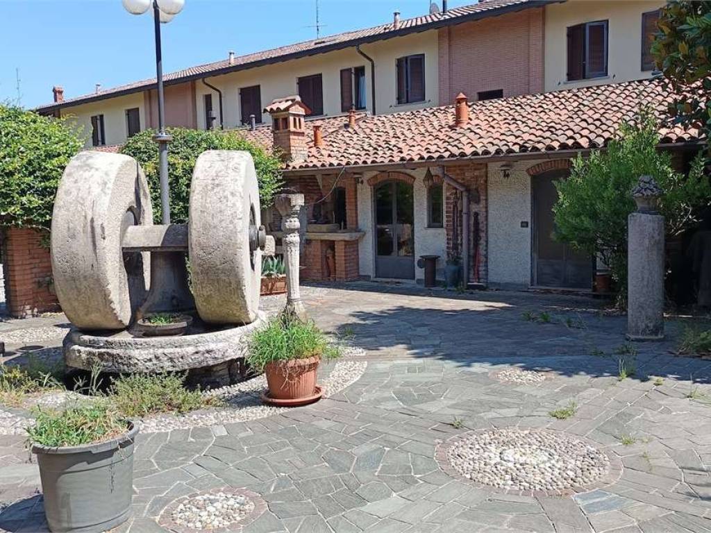 Villa a Cucciago in Via XX Settembre, 1 - Foto 2