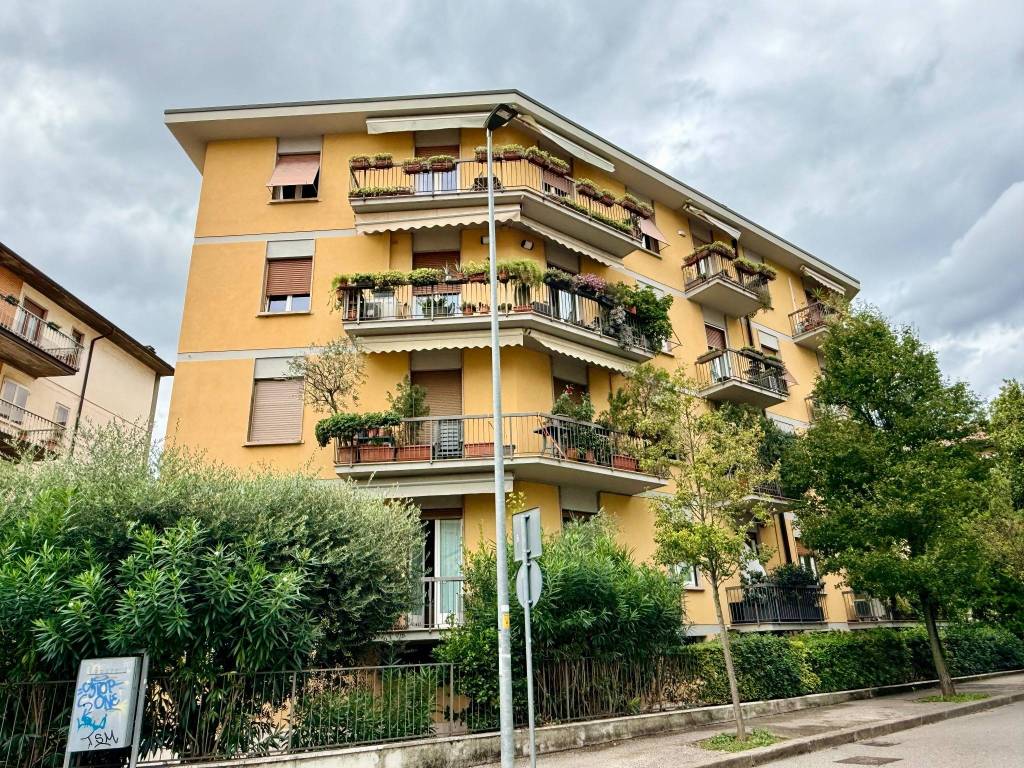 Appartamento a Verona in Via Ippolito Pindemonte, 21 - Foto 2