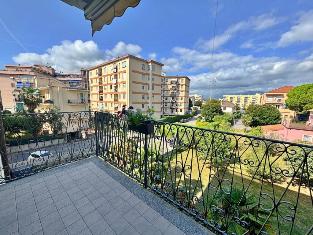 Appartamento a Albenga in Via Costituzione, 21 - Foto 2