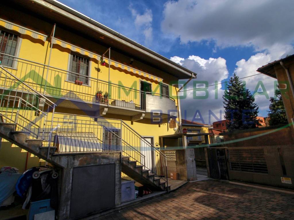 Appartamento a Cardano al campo in Via Venezia - Foto 2