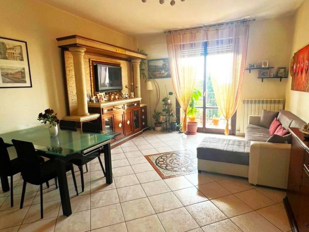 Appartamento a Gorla minore in Via Ambrogio Colombo, 9 - Foto 2