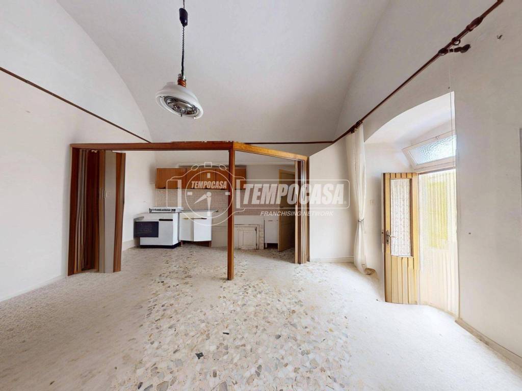 Casa indipendente a Turi in Via Giovanni Vittoria - Foto 2
