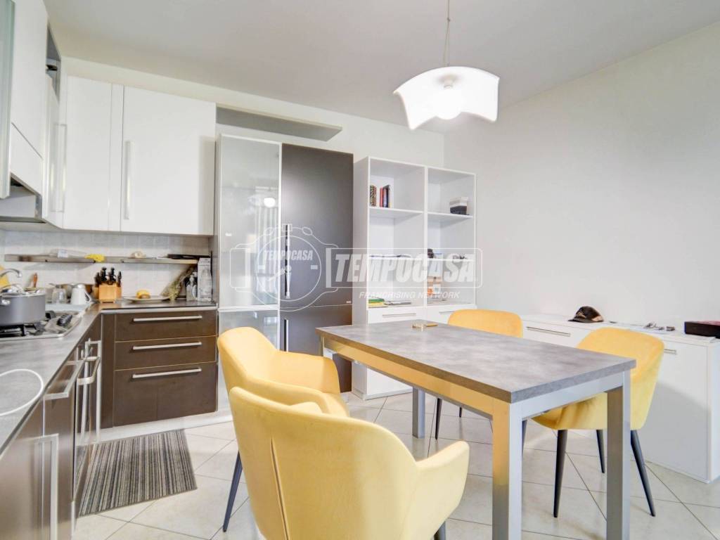 Appartamento a Jerago con orago in Via Camillo Benso Conte di Cavour 4 - Foto 2