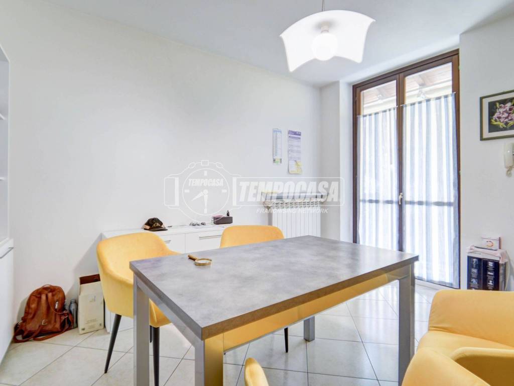 Appartamento a Jerago con orago in Via Camillo Benso Conte di Cavour 4 - Foto 4