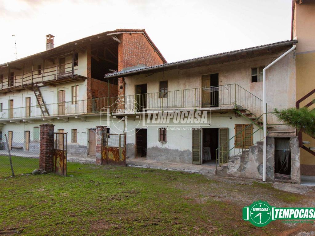 Casa indipendente a Momo in Via Carlo Boniperti, 39 - Foto 2