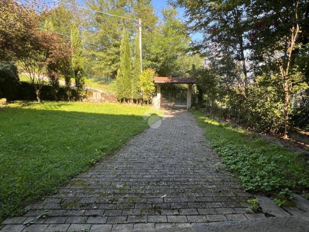 Casa indipendente a Piantedo in Via Cristoforo Colombo, 337 - Foto 2