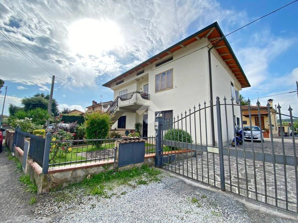 Casa indipendente a Quarrata in Via Vecchia Fiorentina Primo Tronco, 519 - Foto 2
