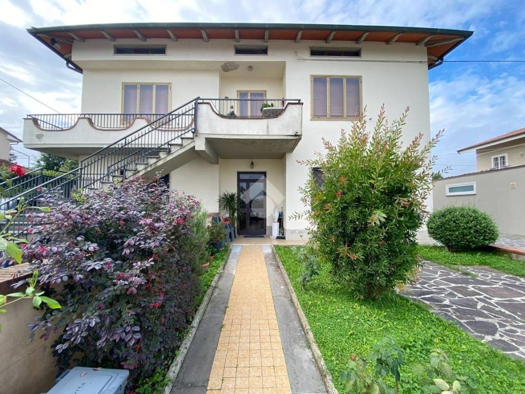 Casa indipendente a Quarrata in Via Vecchia Fiorentina Primo Tronco, 519 - Foto 3