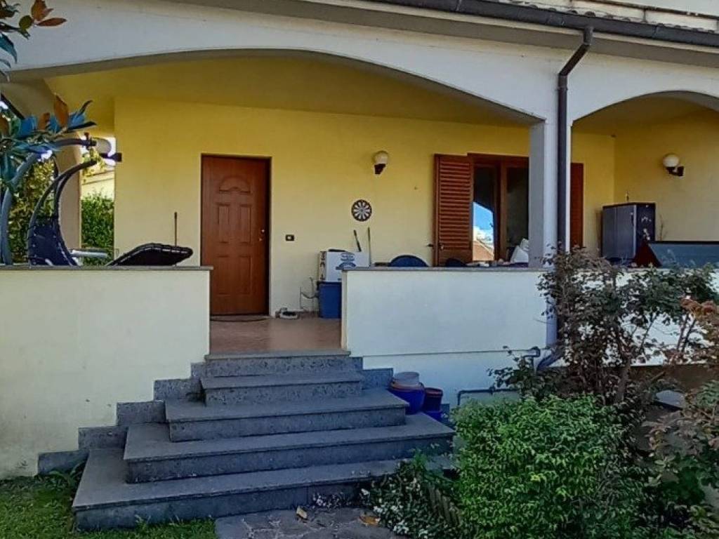 Villa a Capodimonte in Via del Lavoro, 9 - Foto 2